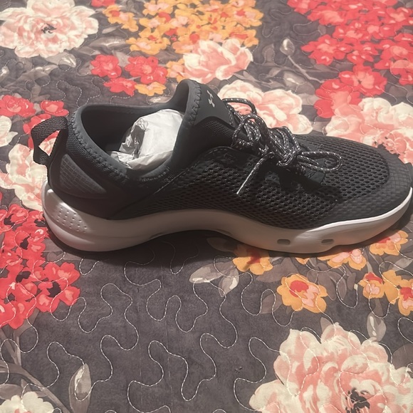 Under Armour slip on tennis shoes - Picture 2 of 7